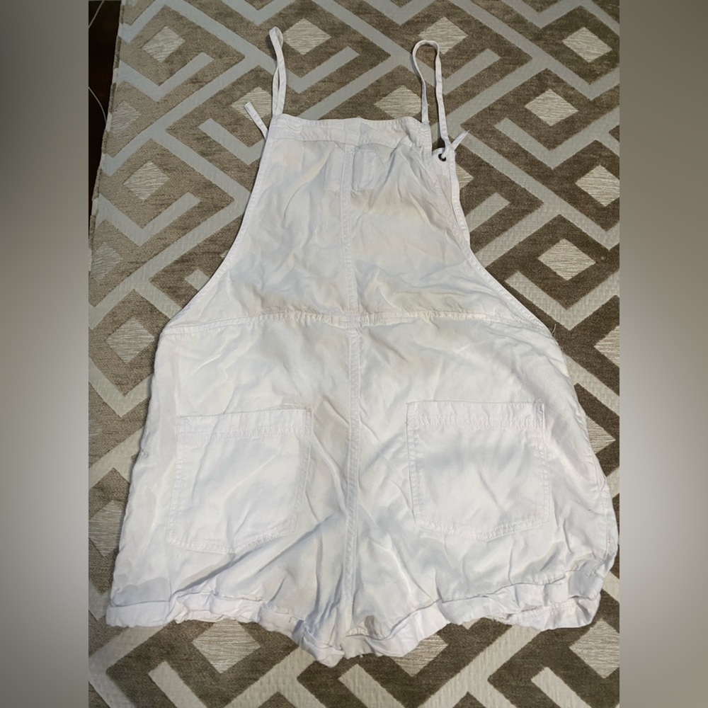White romper - Picture 2 of 2